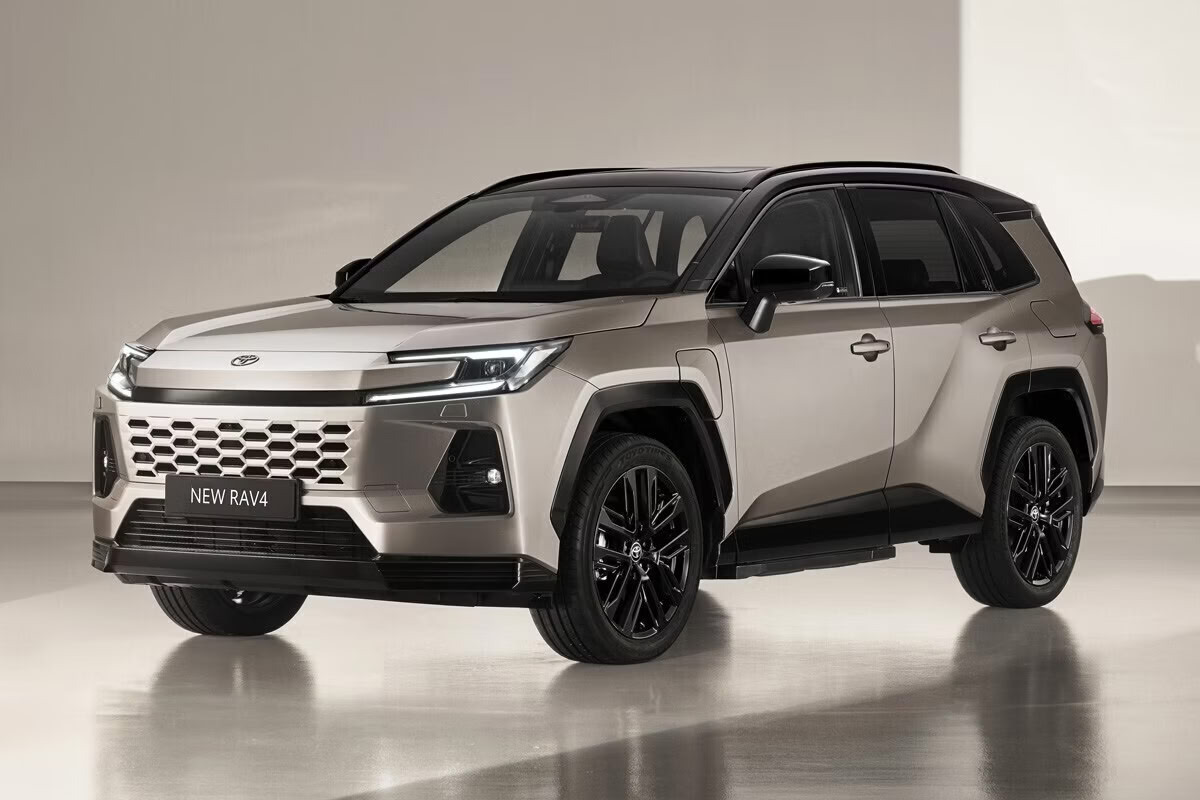 Auto expert Grishakov named five used cars that are better than new Chinese ones
