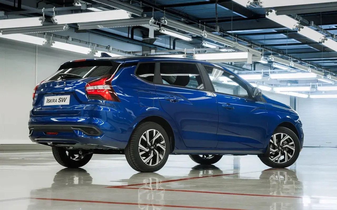 AvtoVAZ opened sales of Lada Iskra with a powerful engine and manual transmission