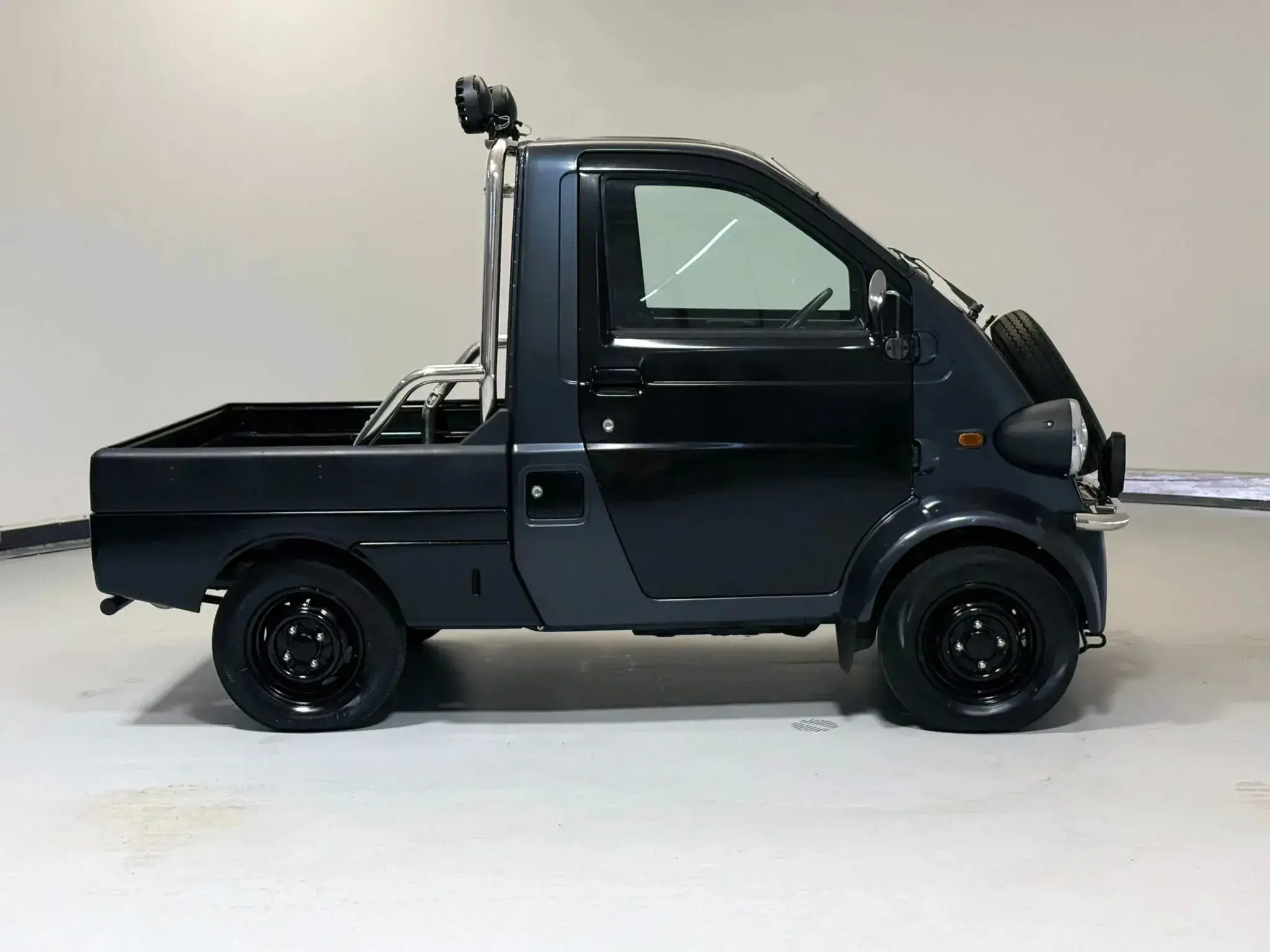 Iconic kei car Daihatsu Midget II from the game Gran Turismo put up for auction