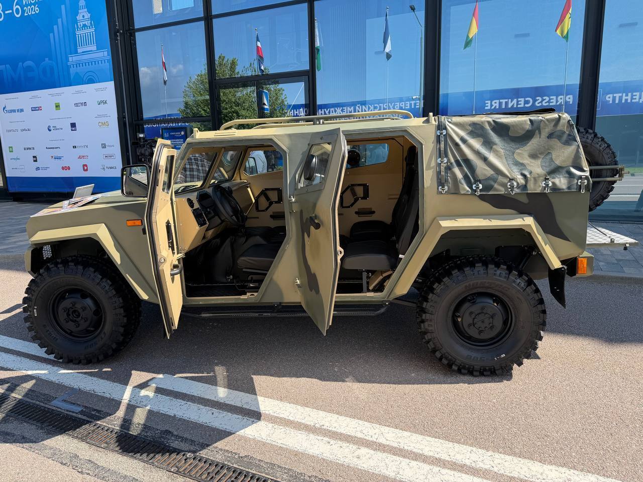 Kalashnikov presented an SUV "Combat B" at SPIEF