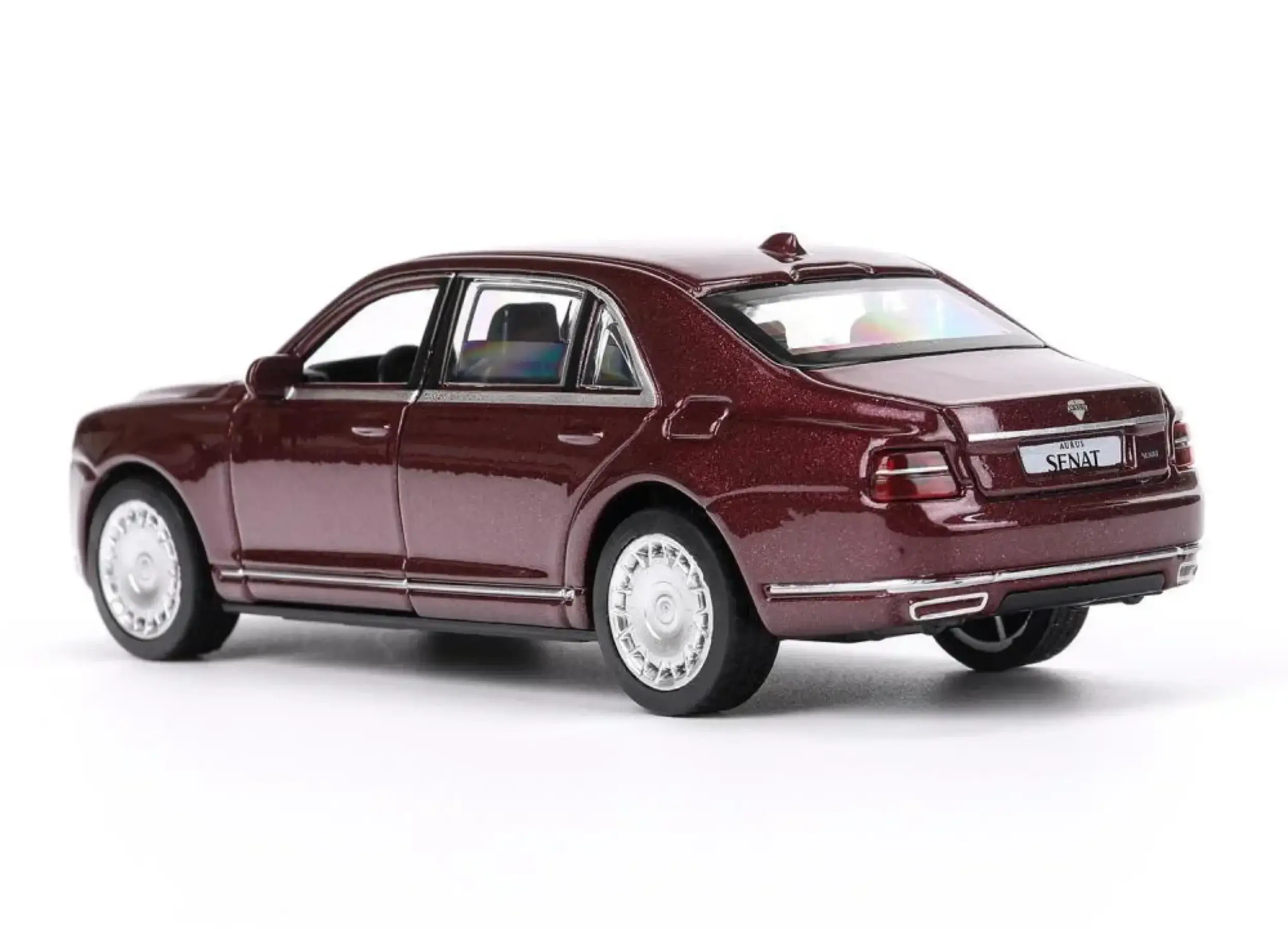 Mail: a large-scale copy of the Aurus Senat sedan has gone on sale