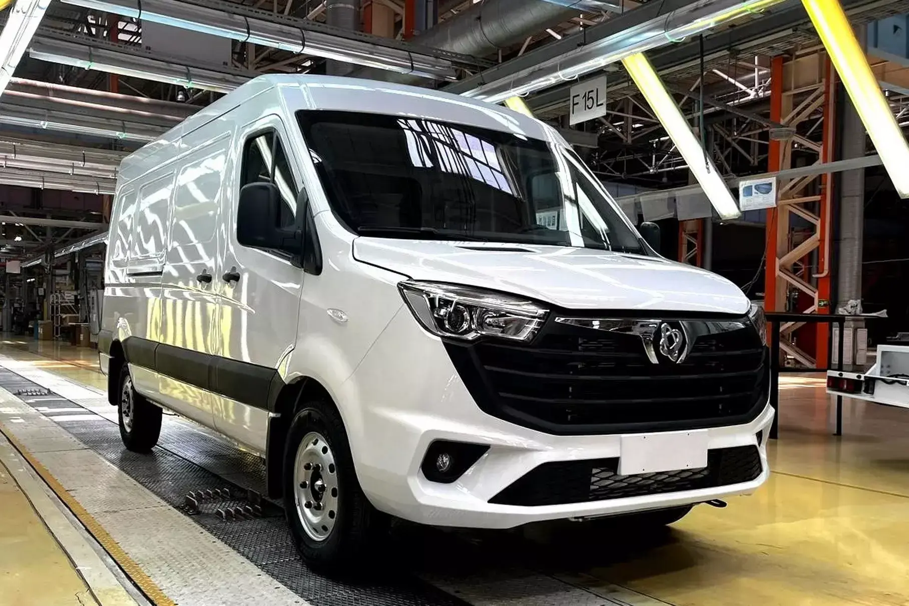 Sollers will present the SF5 van with automatic transmission