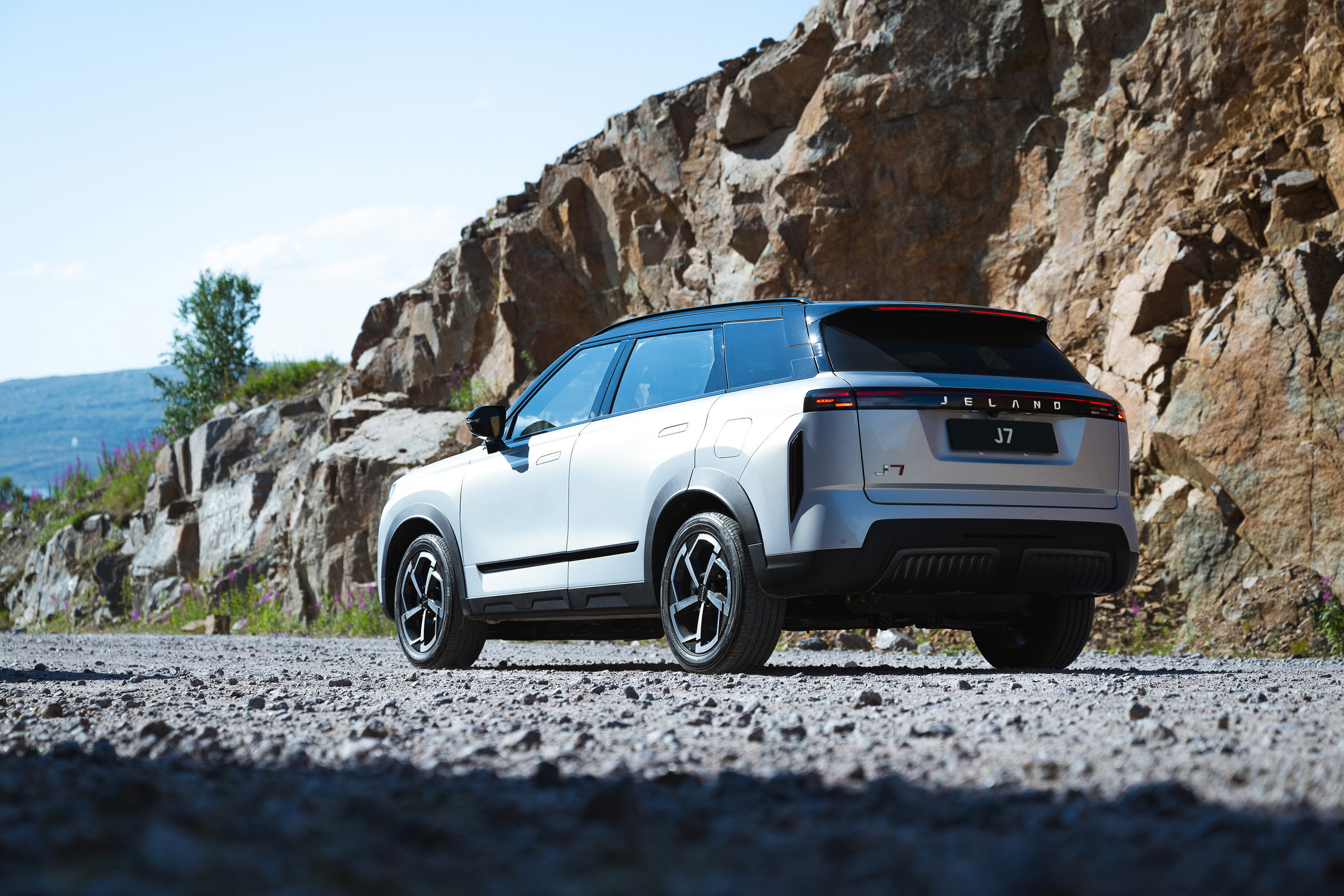 The Jeland brand range includes a new J7 crossover assembled in St. Petersburg