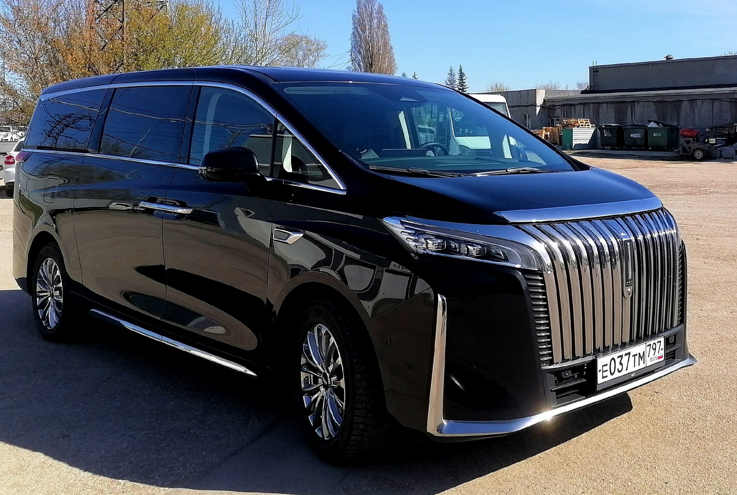 The Russian company ATS presented a methane version of the Wey 80 hybrid minivan