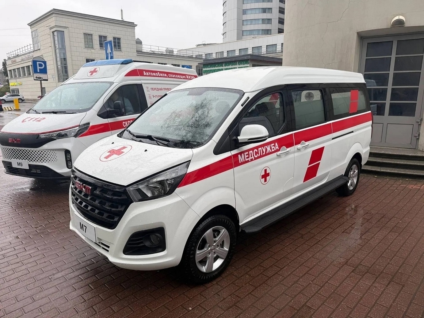 The photo shows ambulances from AvtoVAZ