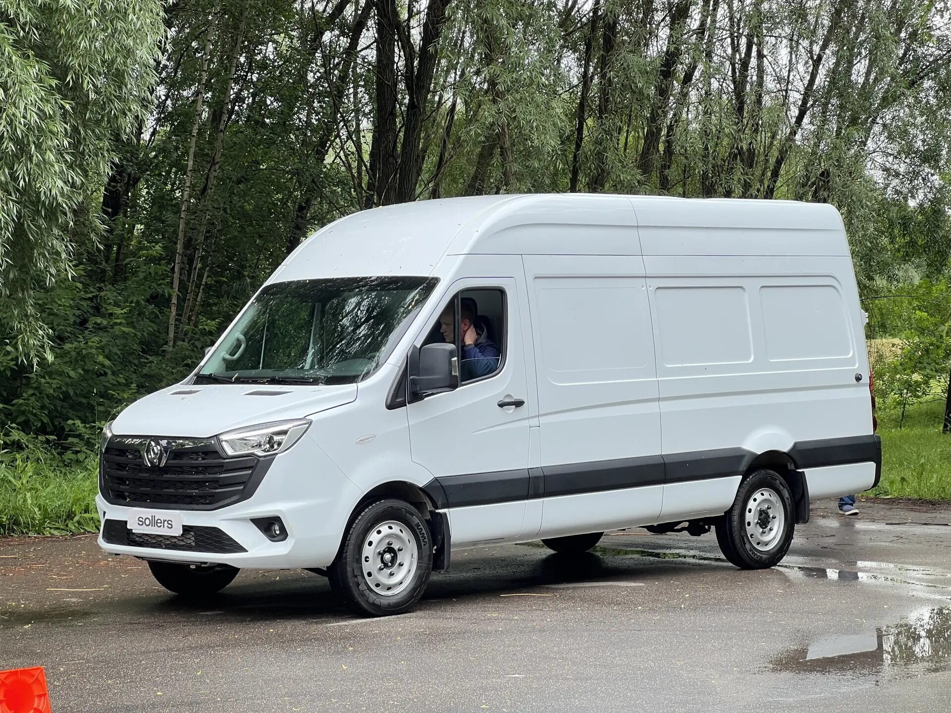 The premiere of the Sollers SF5 van with automatic transmission took place