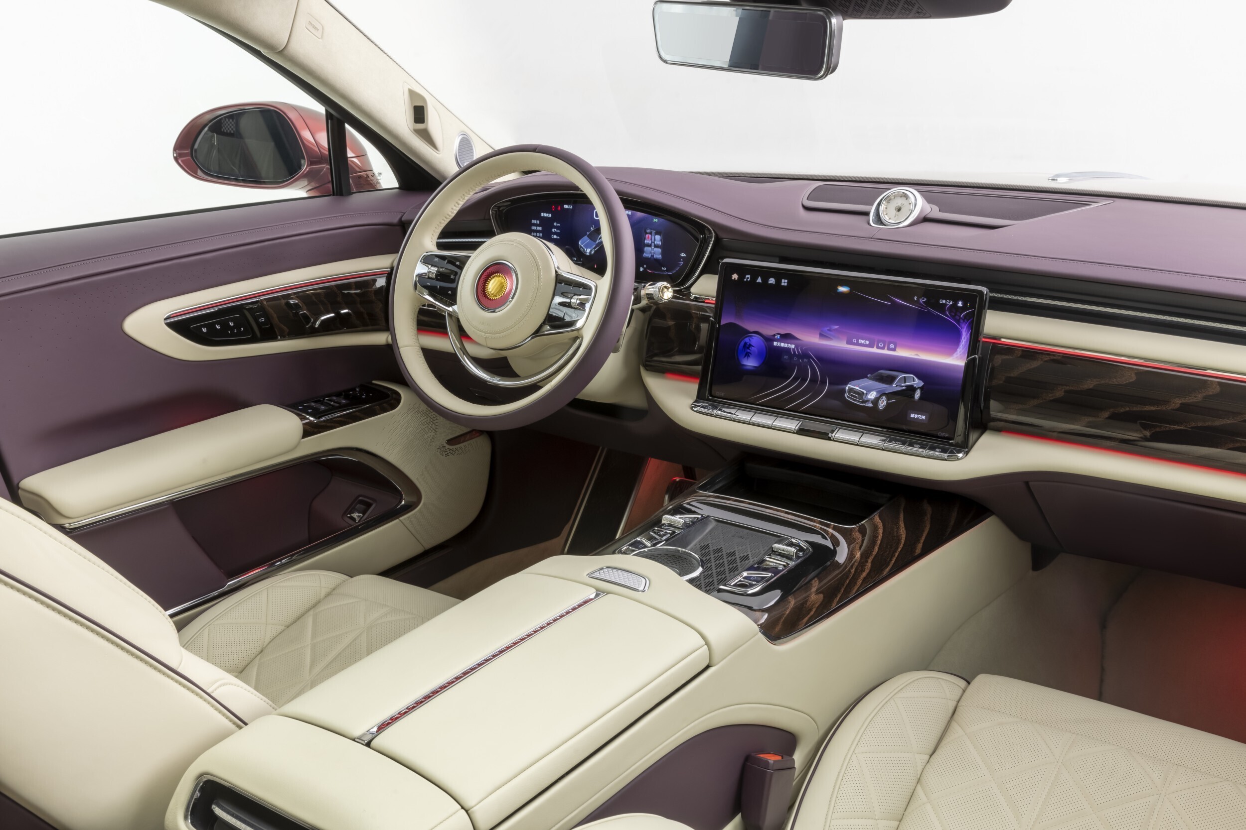 A Russian dealer now has a Chinese Hongqi Guoya worth 28 million rubles