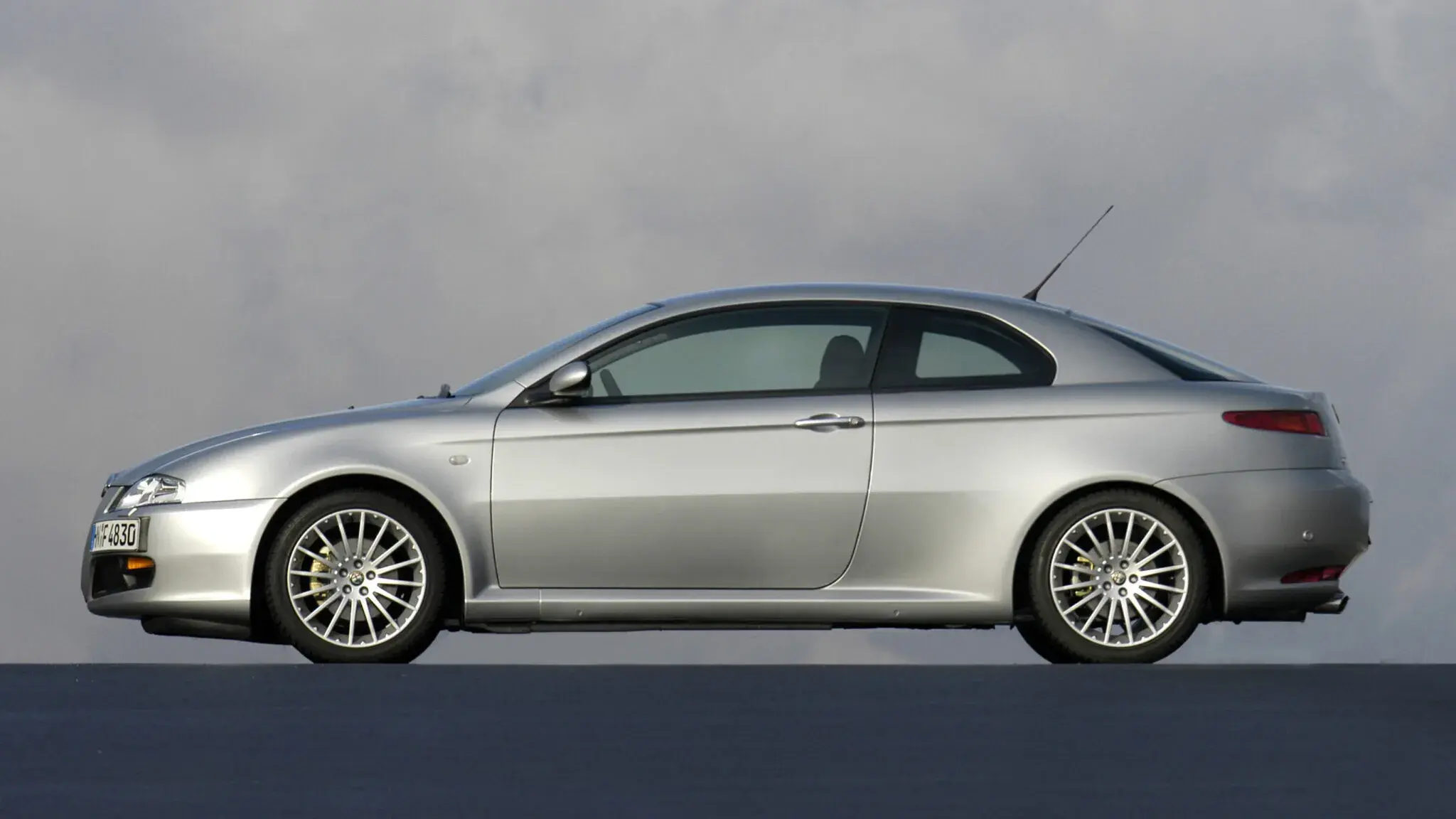 Alfa Romeo GT received digital tuning with round headlights in classic style
