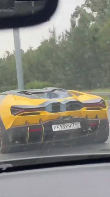 In Moscow, a taxi driver in a Lada crashed into a Lamborghini Revuelto worth 65 million rubles