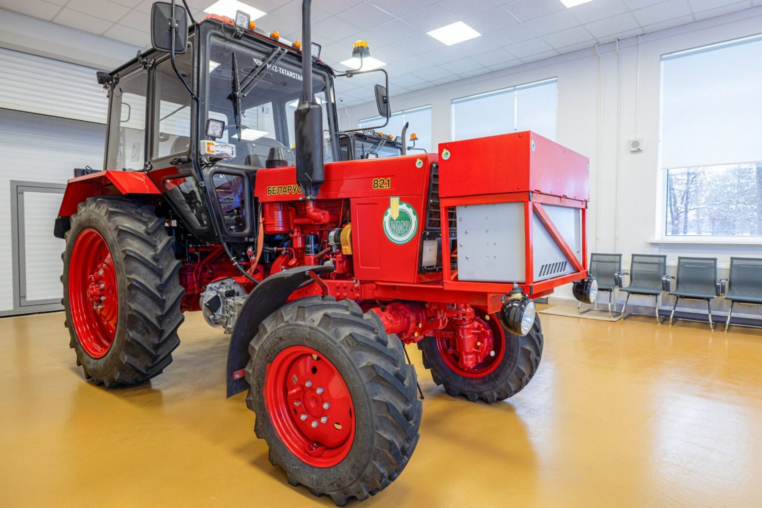 The Belarus tractor now has a version with three types of drive
