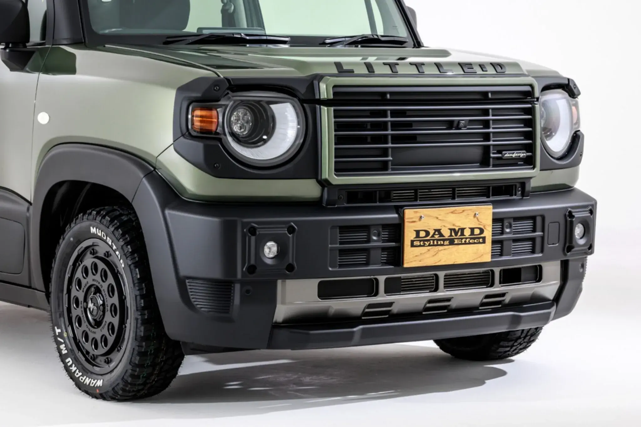 Tuners have turned the Suzuki XBee into a mini-copy of the Land Rover Defender with a brutal body kit